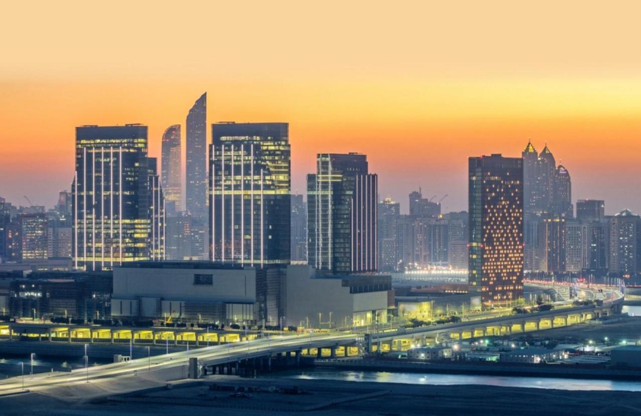 Corniche Street - Superb Lovely Abu Dhabi