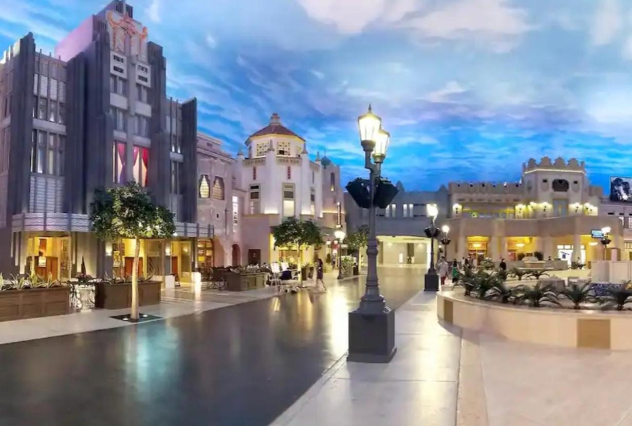 Corniche Street - Superb Lovely * Abu Dhabi