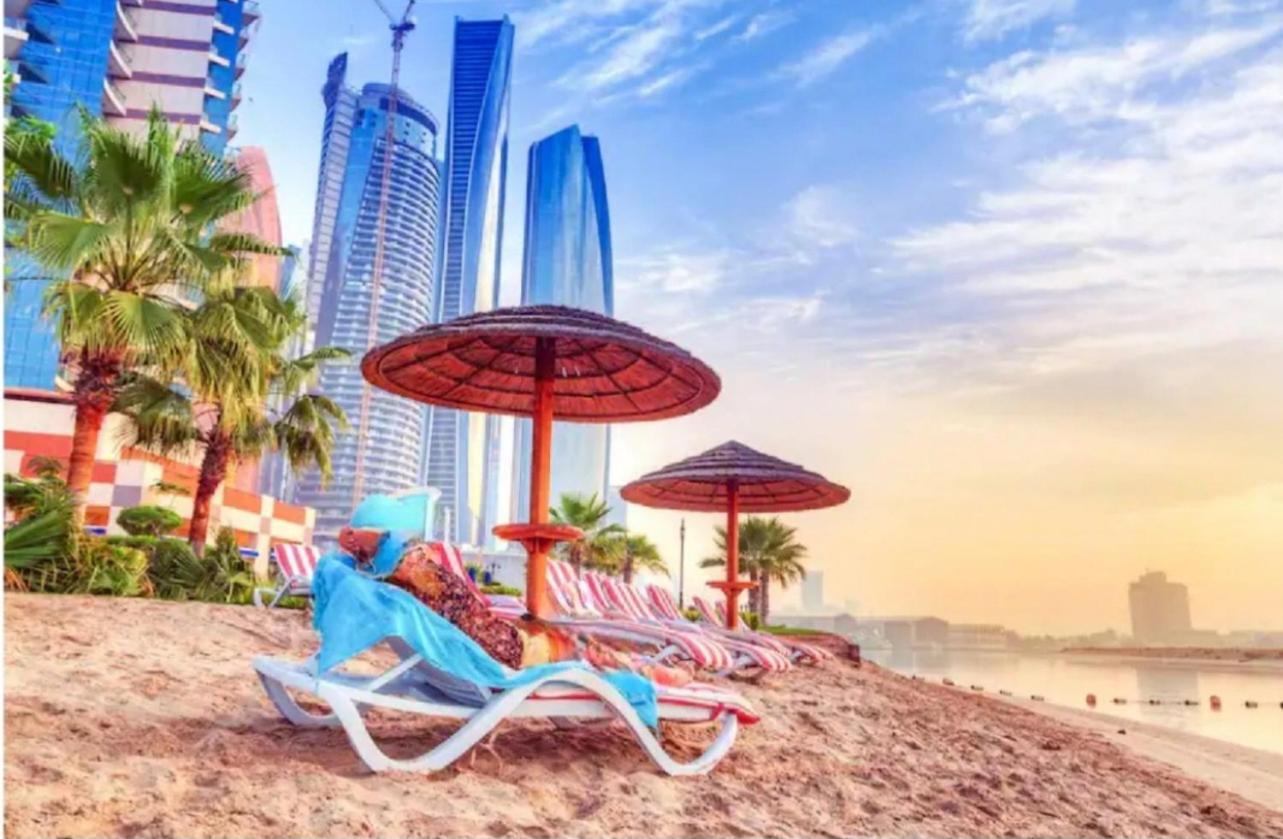 Corniche Street - Superb Lovely *