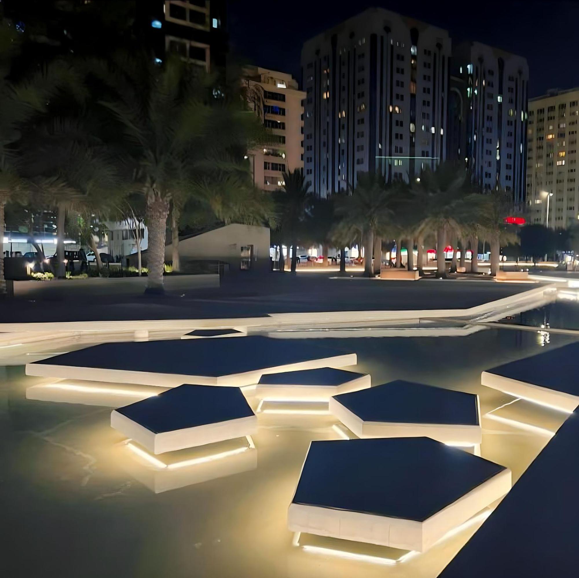 Corniche Street - Superb Lovely Abu Dhabi
